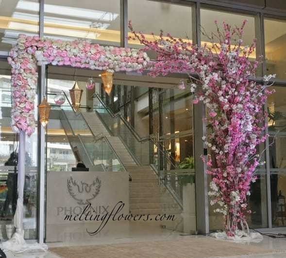 Lively And Sparkling Decorations For Entrances Wedding Decorations