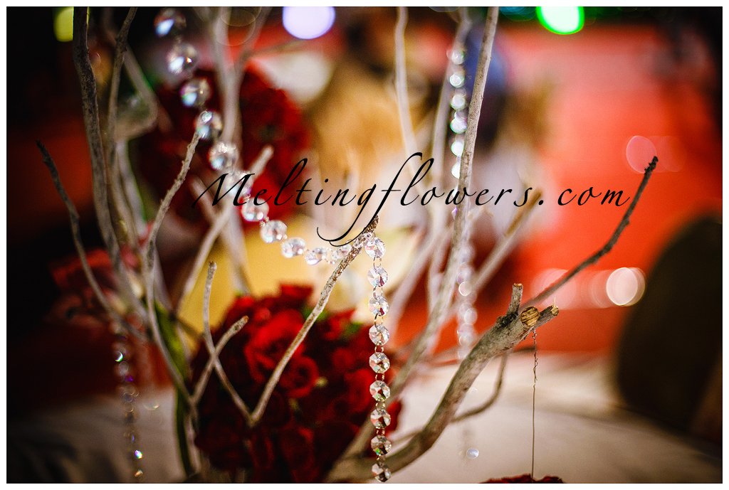 Dangling Centerpieces To Make Your Wedding Look Splendid