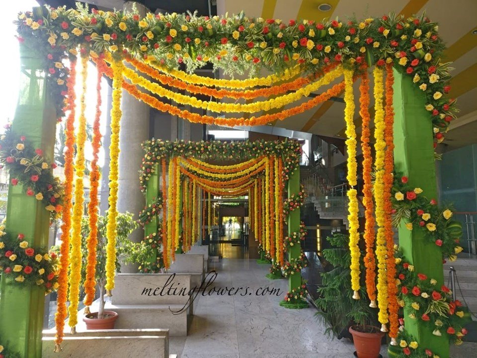 Wedding Decor For A Tantalizingly Traditional Ambiance