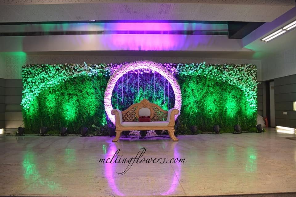 How To Accentuate The Decor With Florals